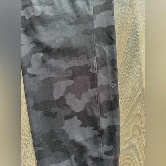 Lululemon Scuba High Rise Joggers - Picture 2 of 3